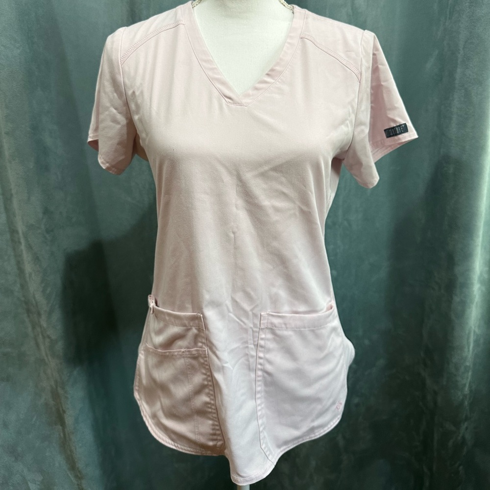 Med Couture Light Pink V-Neck Short Sleeve Scrub Top